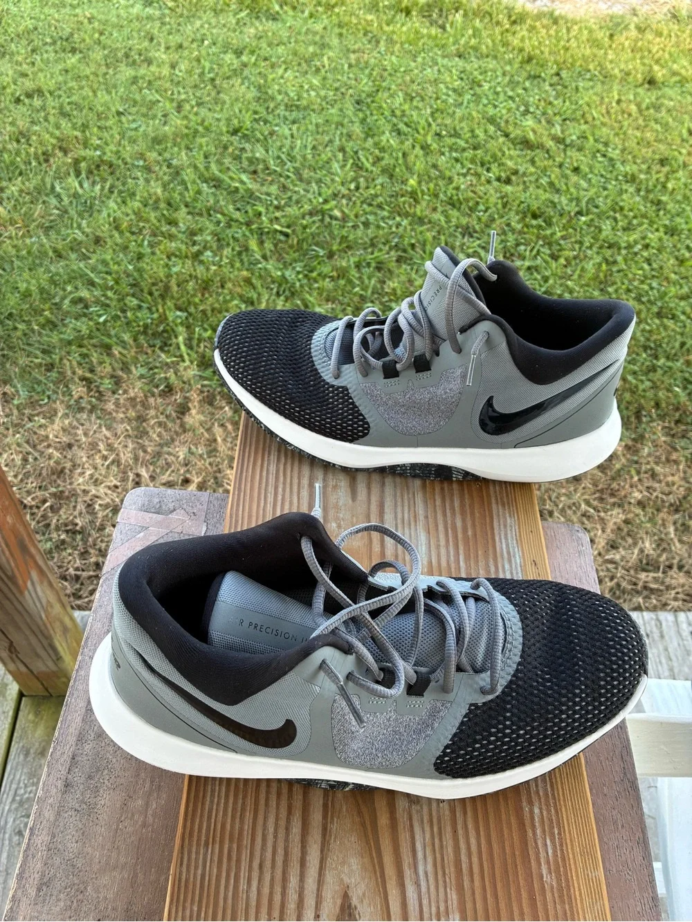 Nike Men's Gray and Black basketball Shoes